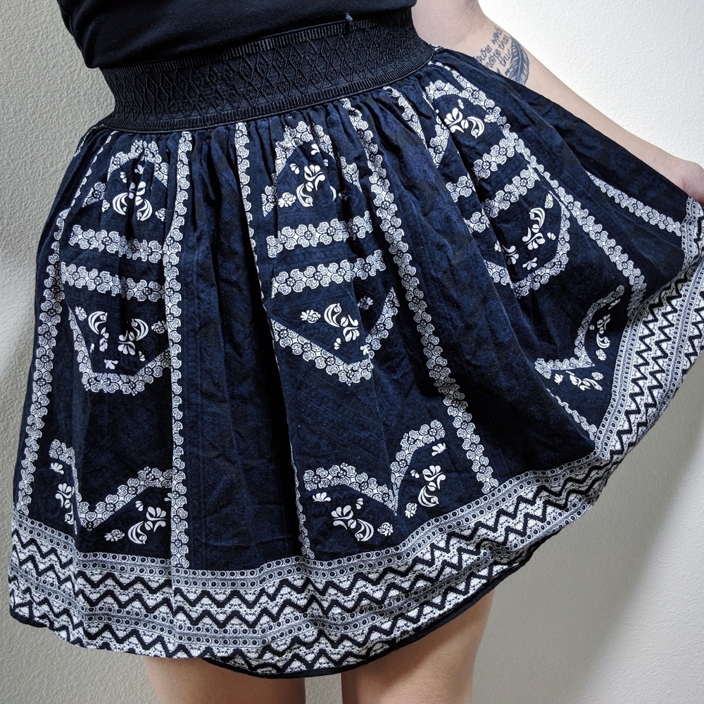 SOLD!!Alya Cinched Waist Black & Blue Skirt Size S - Picture 3 of 5